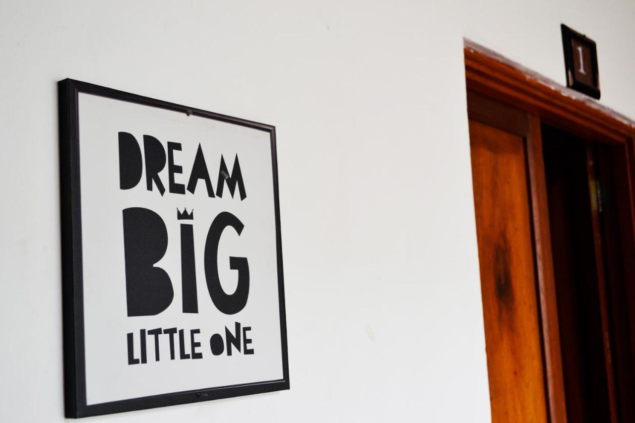 Nostalgic Hostel B&B Guatemala City Екстер'єр фото